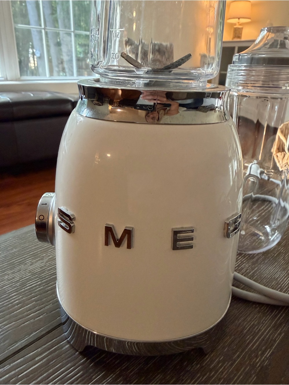 SMEG White Personal Blender with Portable Bottle - Picture 2 of 6